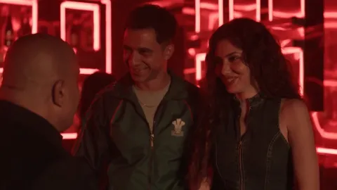 Champion of the world, season 1, episode 4 — a still from the episode