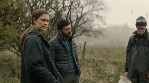 Land of Sin, season 1, episode 2 — a still from the episode
